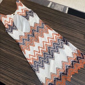 Tobi Orange & White open back keyhole dress💛